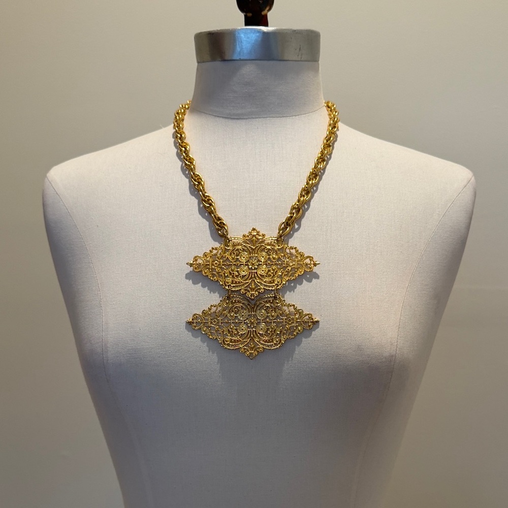 Elegant Gold Statement Necklace